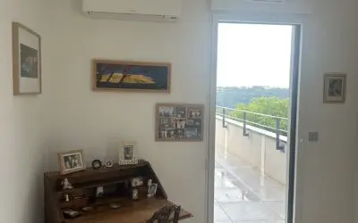 Pose d&rsquo;un mono split Daikin Stylish 2.5 kw dans une chambre à St Cyr au mont d&rsquo;Or